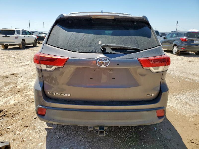 5TDKZRFH6HS213527 - 2017 TOYOTA HIGHLANDER SE 灰色 照片 6