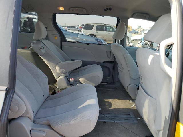 5TDKK3DC5CS263093 - 2012 TOYOTA SIENNA LE GRAY photo 11