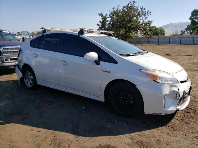 JTDKN3DU1F1909893 - 2015 TOYOTA PRIUS WHITE photo 4