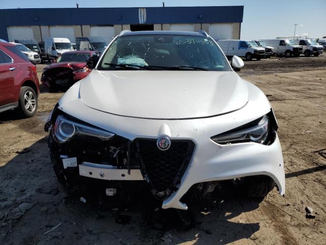 ZASPAKBN4K7C38841 - 2019 ALFA ROMEO STELVIO TI WHITE photo 5