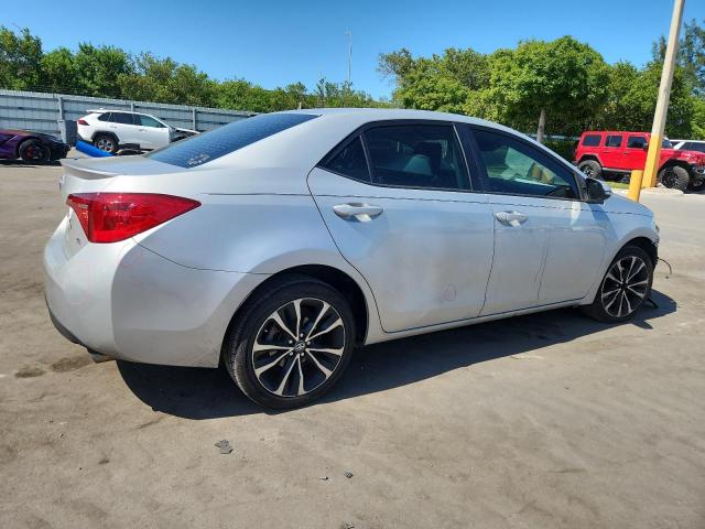 5YFBURHE7KP899501 - 2019 TOYOTA COROLLA L ვერცხლისფერი ფოტო 3