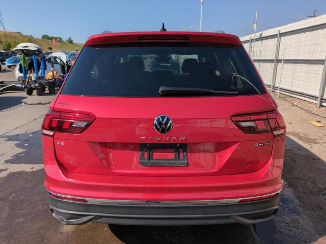 3VV2B7AX8NM122344 - 2022 VOLKSWAGEN TIGUAN SE أحمر صورة 6