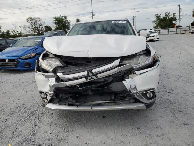 JA4AD3A38JZ007451 - 2018 MITSUBISHI OUTLANDER SE WHITE photo 5