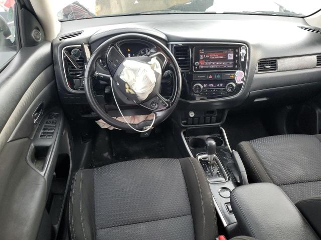 JA4AD3A38JZ007451 - 2018 MITSUBISHI OUTLANDER SE WHITE photo 8