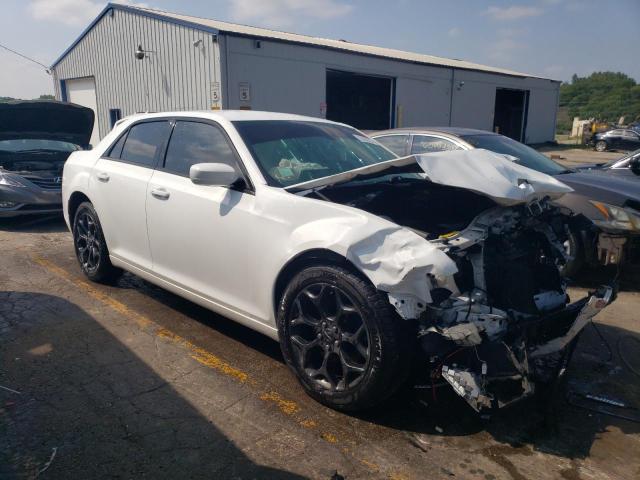 2C3CCAGG0KH648843 - 2019 CHRYSLER 300 S WHITE photo 4