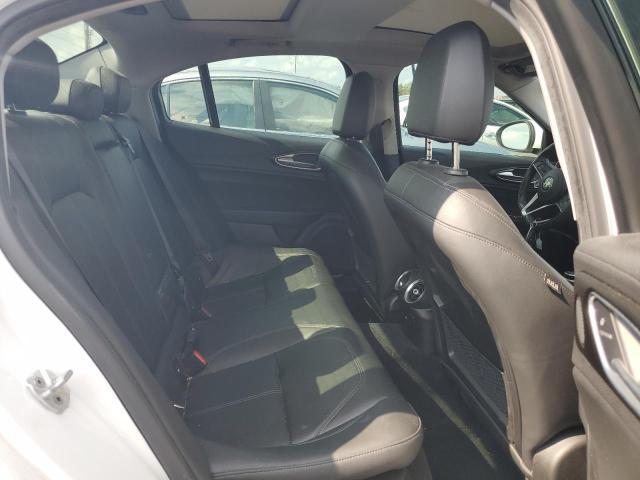 ZARFAEDN1H7547667 - 2017 ALFA ROMEO GIULIA Q4 白色 照片 10