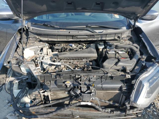 KNMAT2MV2HP577998 - 2017 NISSAN ROGUE S ნაცრისფერი ფოტო 12