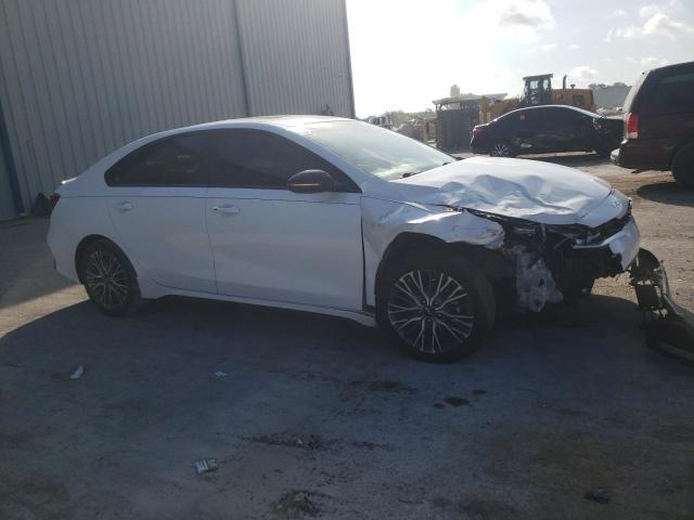 3KPF54AD8NE445931 - 2022 KIA FORTE GT LINE WHITE photo 4