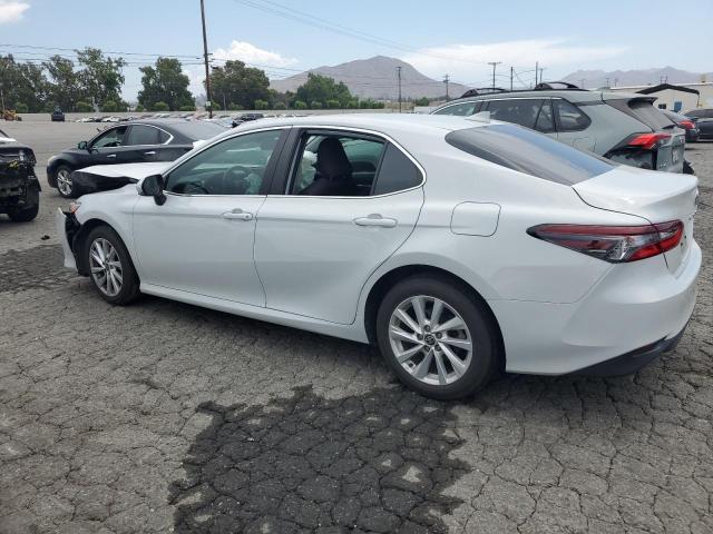 4T1R11AK2PU124327 - 2023 TOYOTA CAMRY LE GRAY photo 2