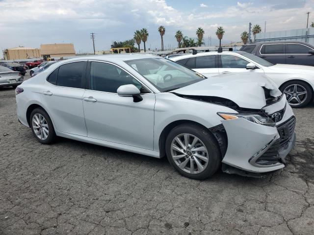 4T1R11AK2PU124327 - 2023 TOYOTA CAMRY LE GRAY photo 4