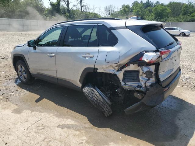 2T3P1RFV8NW269532 - 2022 TOYOTA RAV4 XLE SILVER photo 2