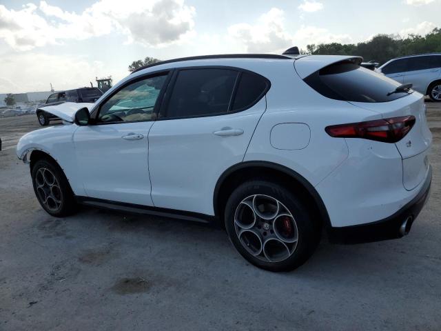 ZASFAKPN2J7C16078 - 2018 ALFA ROMEO STELVIO SPORT WHITE photo 2