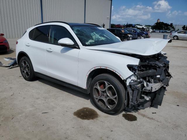 ZASFAKPN2J7C16078 - 2018 ALFA ROMEO STELVIO SPORT Weiß Foto 4