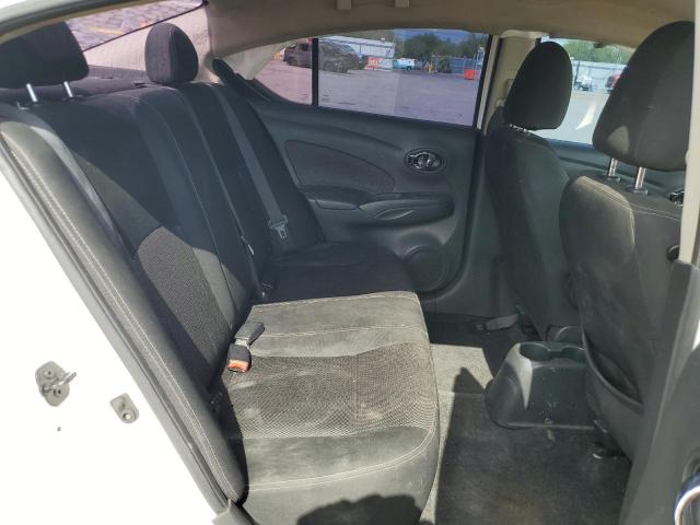 3N1CN7AP0JL851838 - 2018 NISSAN VERSA S WHITE photo 10