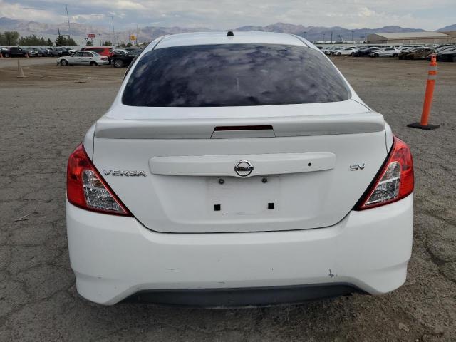 3N1CN7AP0JL851838 - 2018 NISSAN VERSA S WHITE photo 6