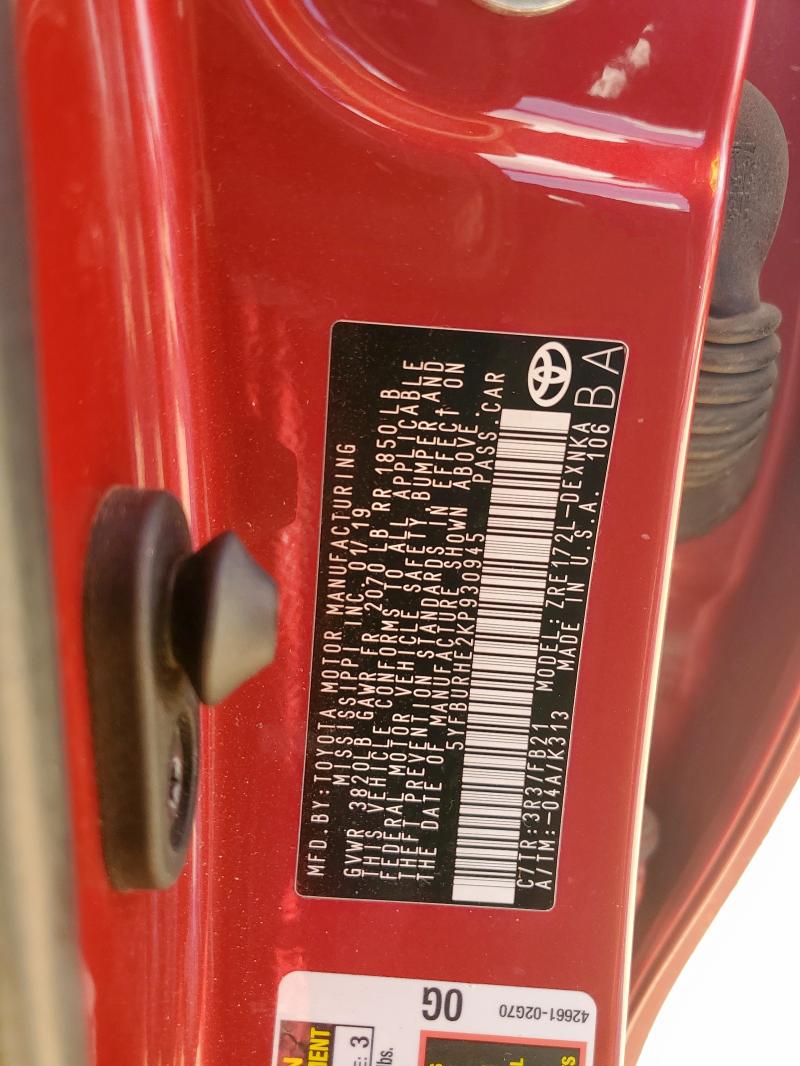 5YFBURHE2KP930945 - 2019 TOYOTA COROLLA L RED photo 12