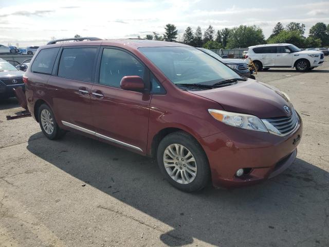 5TDYZ3DC8HS786878 - 2017 TOYOTA SIENNA XLE MAROON photo 4
