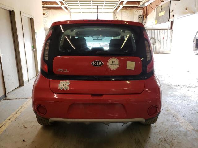 KNDJP3A56K7001028 - 2019 KIA SOUL + RED photo 6