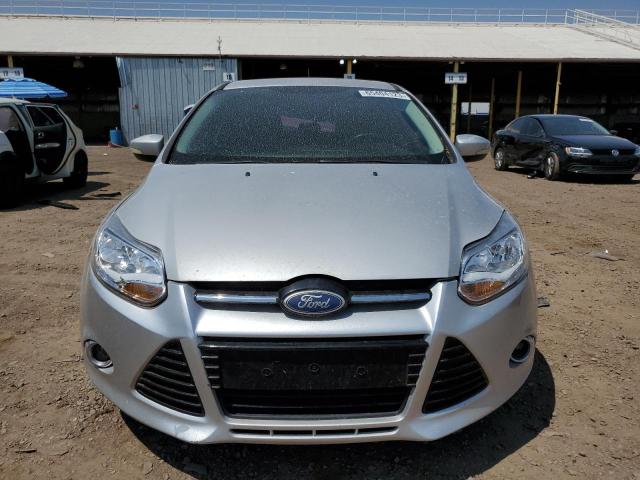 1FAHP3M26CL191511 - 2012 FORD FOCUS SEL SILVER photo 5