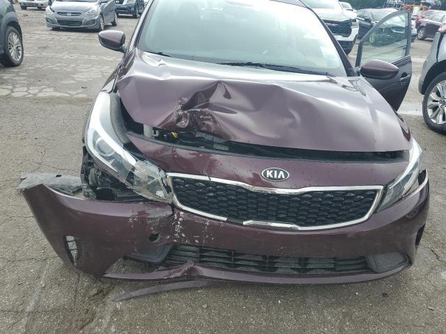 3KPFK4A73JE239185 - 2018 KIA FORTE LX MAROON photo 11