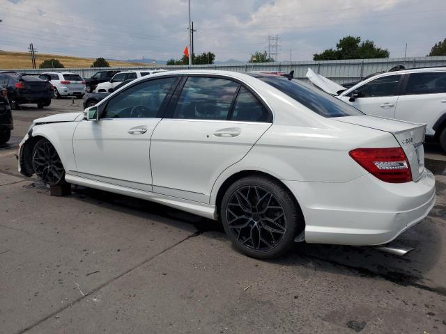 WDDGF8BB8CR195457 - 2012 MERCEDES-BENZ C 300 4MATIC WHITE photo 2
