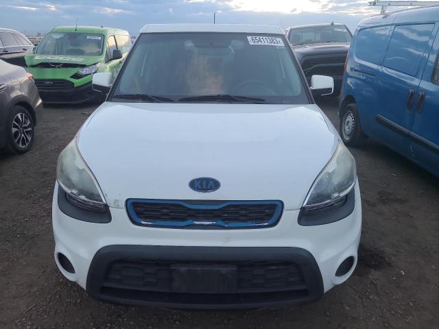 KNDJT2A50C7467366 - 2012 KIA SOUL WHITE photo 5