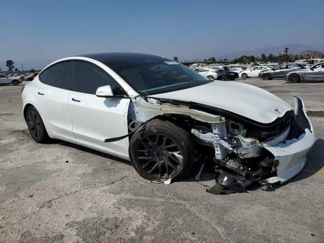 5YJ3E1EB6SF015590 - 2025 TESLA MODEL 3 Белый фото 4