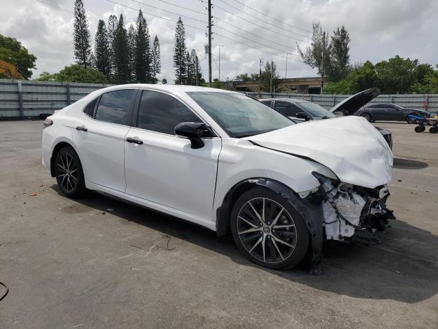 4T1G11AK2RU886308 - 2024 TOYOTA CAMRY SE NIGHT SHADE WHITE photo 4