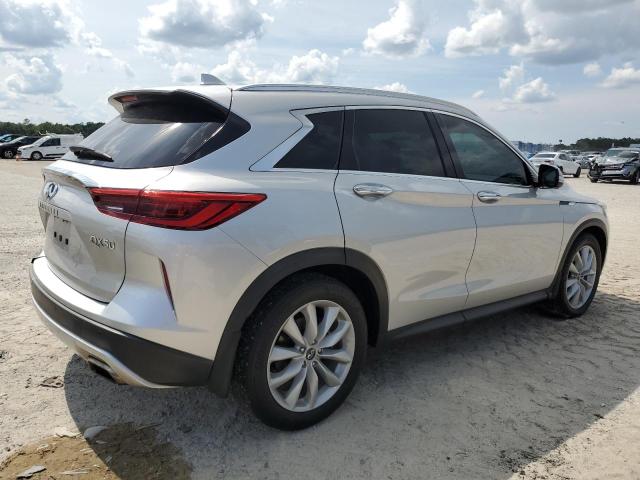 3PCAJ5M11KF114093 - 2019 INFINITI QX50 ESSENTIAL SILVER photo 3