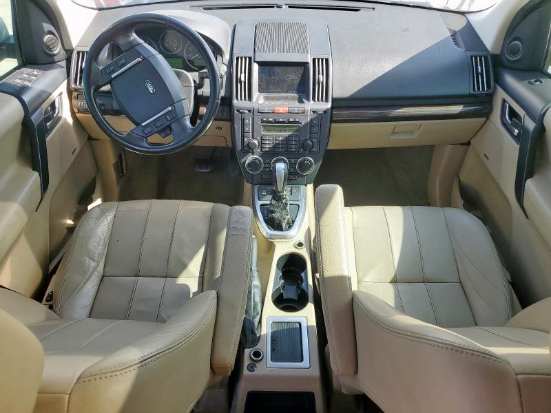 SALFR2BN6CH308647 - 2012 LAND ROVER LR2 HSE WHITE photo 8