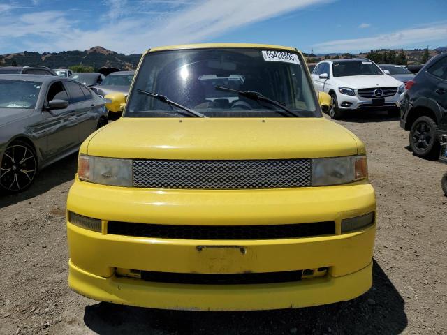 JTLKT324354018062 - 2005 TOYOTA SCION XB YELLOW photo 5