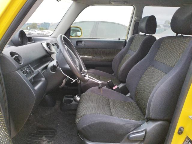 JTLKT324354018062 - 2005 TOYOTA SCION XB YELLOW photo 7