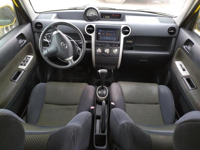 JTLKT324354018062 - 2005 TOYOTA SCION XB YELLOW photo 8
