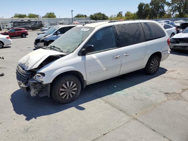 2005 CHRYSLER TOWN & COU LX, 