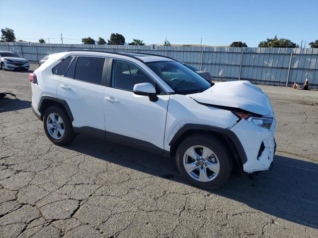 2T3W1RFV4MC169276 - 2021 TOYOTA RAV4 XLE WHITE photo 4