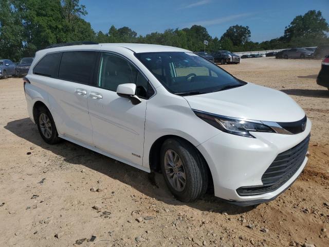 5TDKRKEC9MS065509 - 2021 TOYOTA SIENNA LE WHITE photo 4
