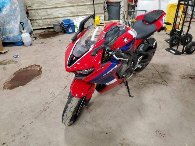 JH2SC7752NK500447 - 2022 HONDA CBR1000 RA RED photo 2