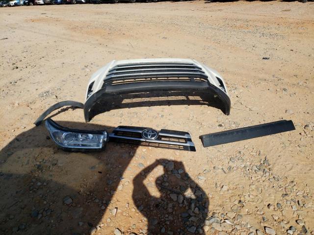 5TDKZRFH5KS324674 - 2019 TOYOTA HIGHLANDER SE WHITE photo 13