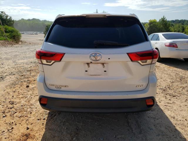 5TDKZRFH5KS324674 - 2019 TOYOTA HIGHLANDER SE WHITE photo 6