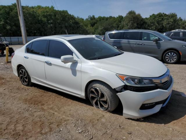 1HGCR3F82HA045126 - 2017 HONDA ACCORD EXL WHITE photo 4