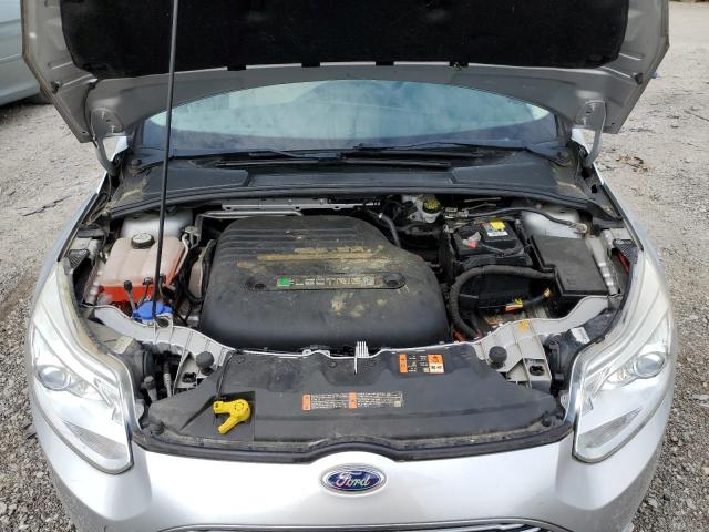 1FAHP3R42CL411530 - 2012 FORD FOCUS BEV SILVER photo 11