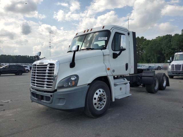 1FUGGEDV7KLKH2032 - 2019 FREIGHTLINER CASCADIA 1 Biały zdjęcie 2