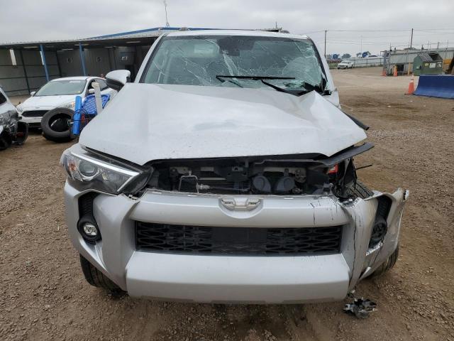 JTEMU5JR7N6006653 - 2022 TOYOTA 4RUNNER SR5/SR5 PREMIUM SILVER photo 5