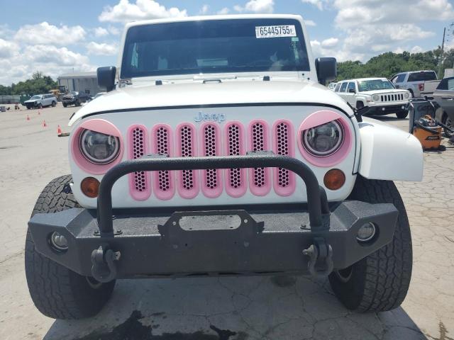 1C4BJWEG8CL212744 - 2012 JEEP WRANGLER UNLIMITED SAHARA WHITE photo 5