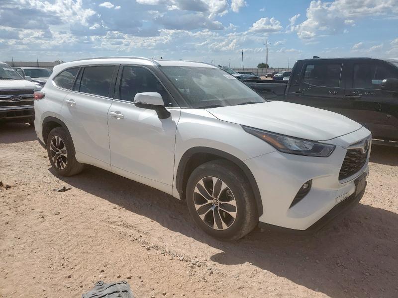 5TDGZRAH1LS511439 - 2020 TOYOTA HIGHLANDER XLE WHITE photo 4