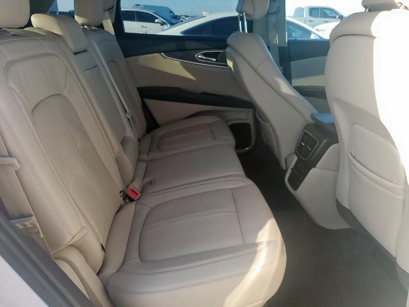 2LMPJ6LR9JBL23293 - 2018 LINCOLN MKX RESERVE Սպիտակ լուսանկար 10