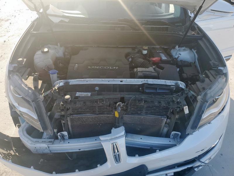 2LMPJ6LR9JBL23293 - 2018 LINCOLN MKX RESERVE Սպիտակ լուսանկար 11