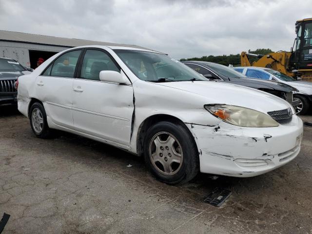 4T1BE32KX2U104707 - 2002 TOYOTA CAMRY LE WHITE photo 4