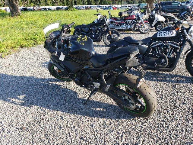 JKAEXEK17KDA33221 - 2019 KAWASAKI EX650 F BLACK photo 3