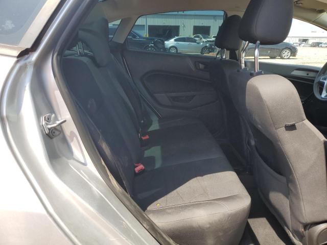 3FADP4BJ9JM138408 - 2018 FORD FIESTA SE SILVER photo 10